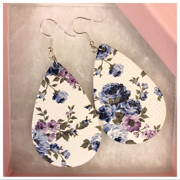 NEW LIGHTWEIGHT FLORAL TEARDROP EARRINGS - Picture 2 of 8